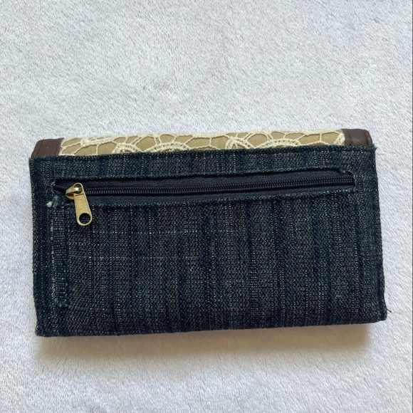 Claire’s Foldable Denim and Lace Wallet - Picture 5 of 6